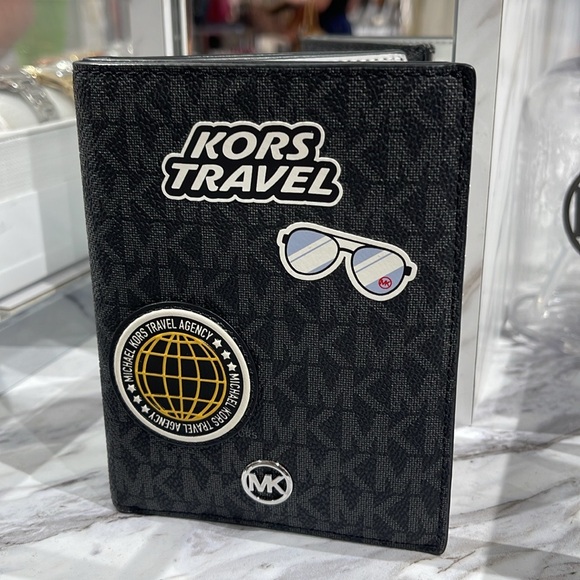 Michael Kors Jet Set Travel Md Embellished Signature Logo Passport Case
Black - Picture 14 of 16